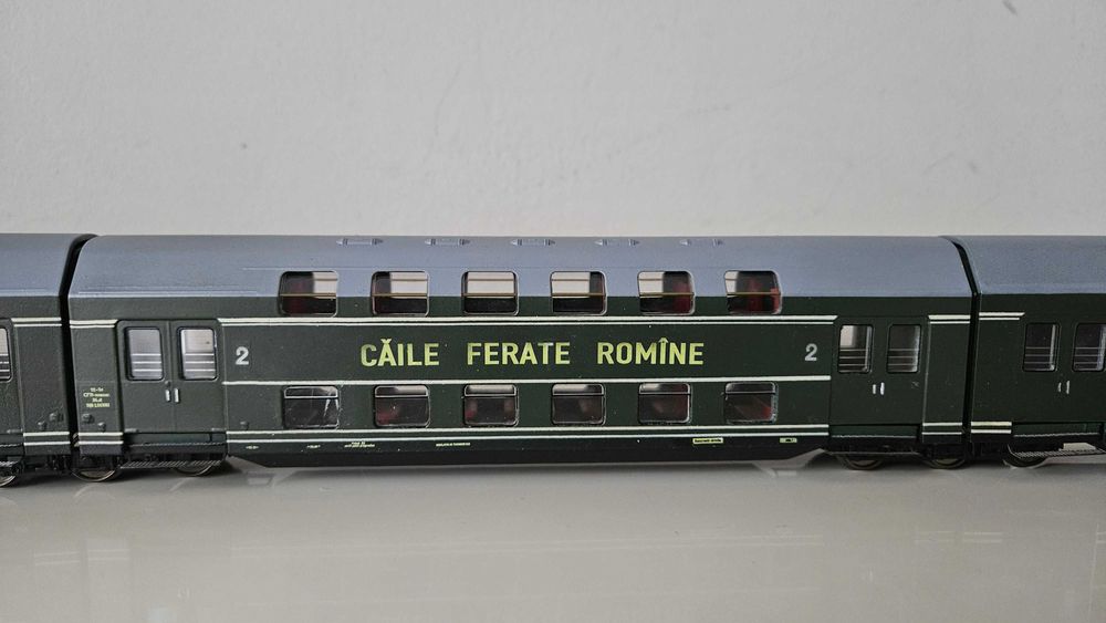 Rama vagoane CFR etajate, H0, Rivarossi - CAILE FERATE ROMINE, H0