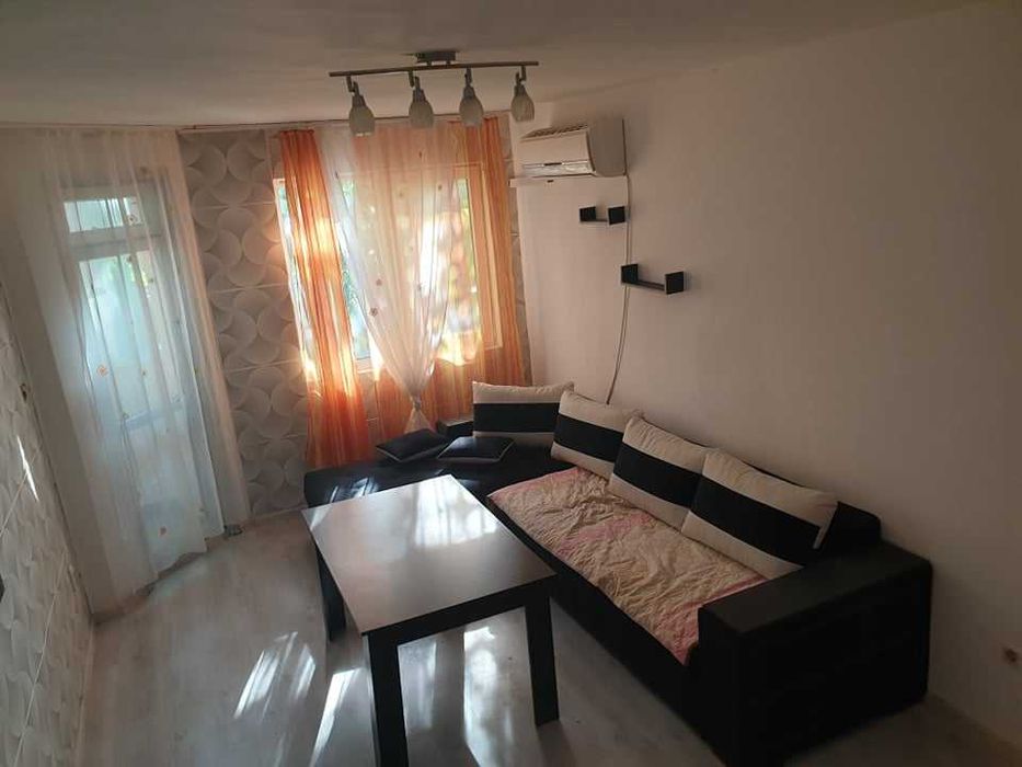 Дава се под наем Двустаен апартамент в Бургас, Възраждане - 55 кв.м за 153 € - Снимка #2