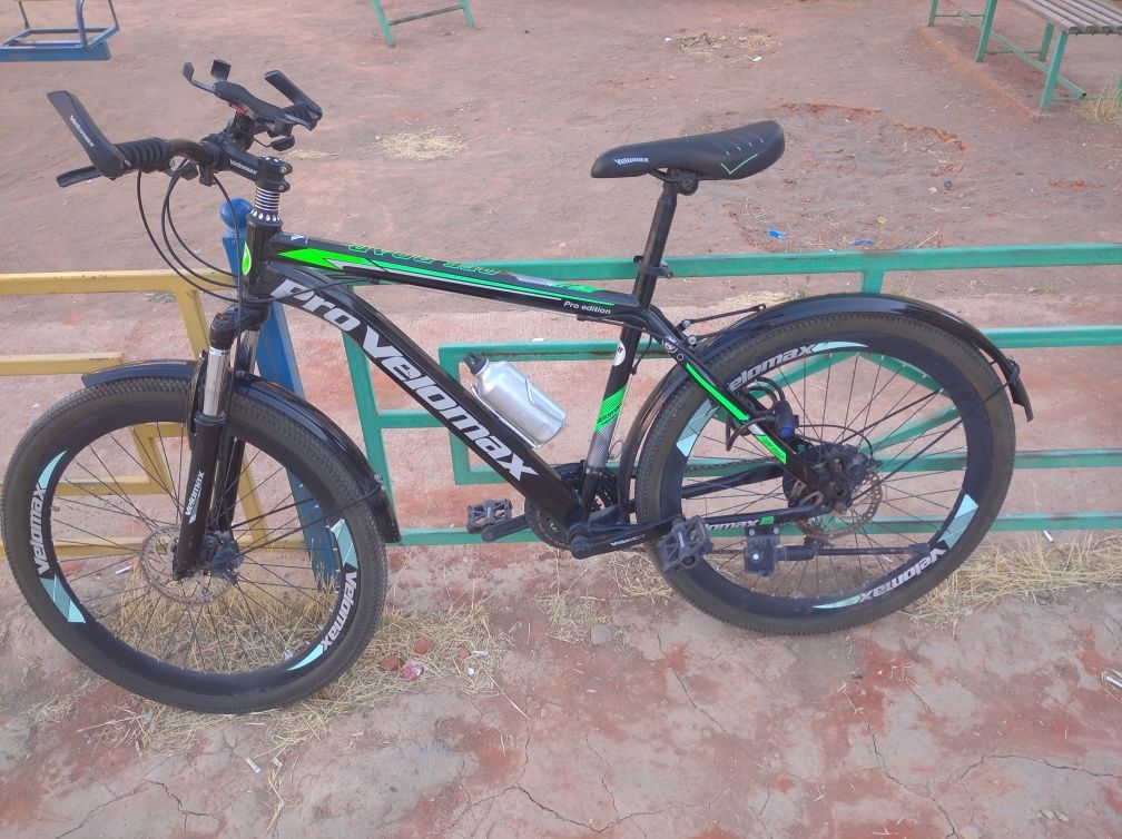 Deyarli yangi velosiped qirilmagan
