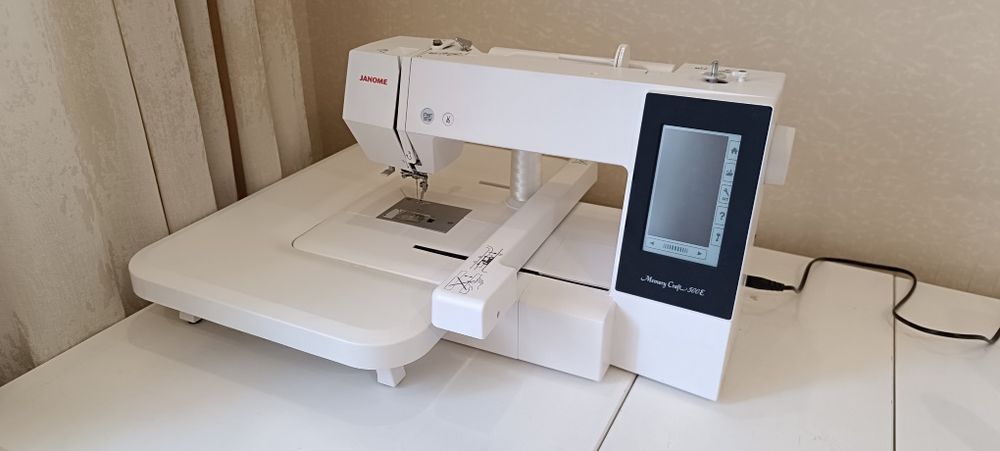 Вышивальная машина Janome