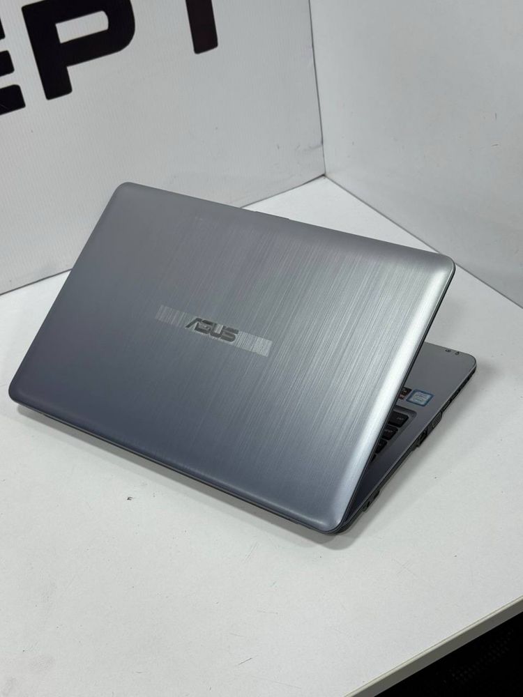 Kuchli Igravoy Noutbuk Asus x540!
