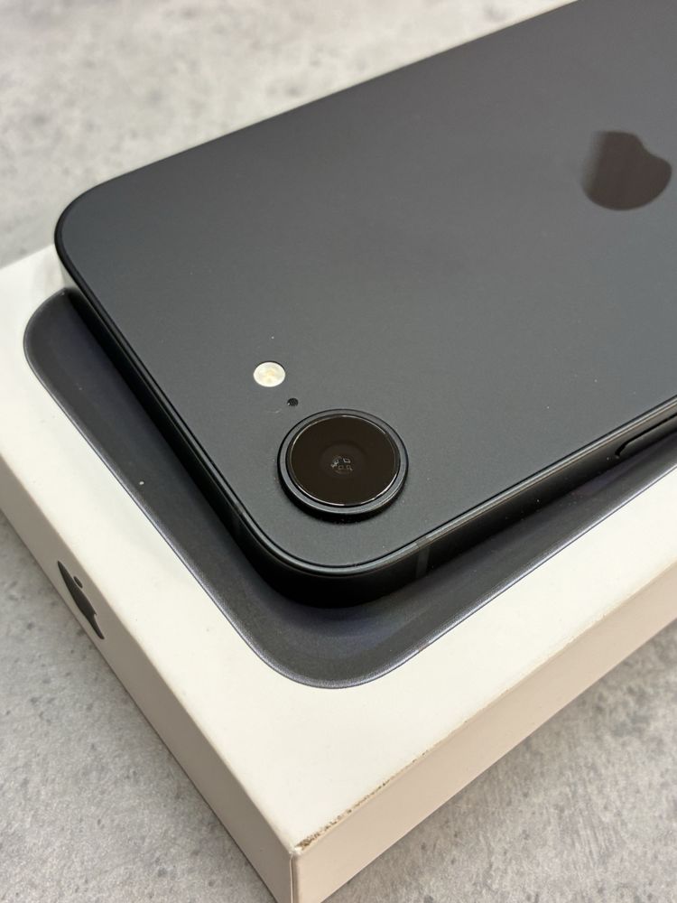 iPhone 16e 128GB Black 12 цикъла