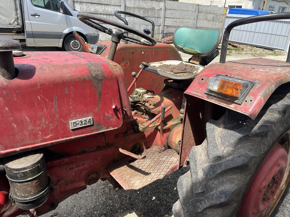 Tractor mc cormick d324.