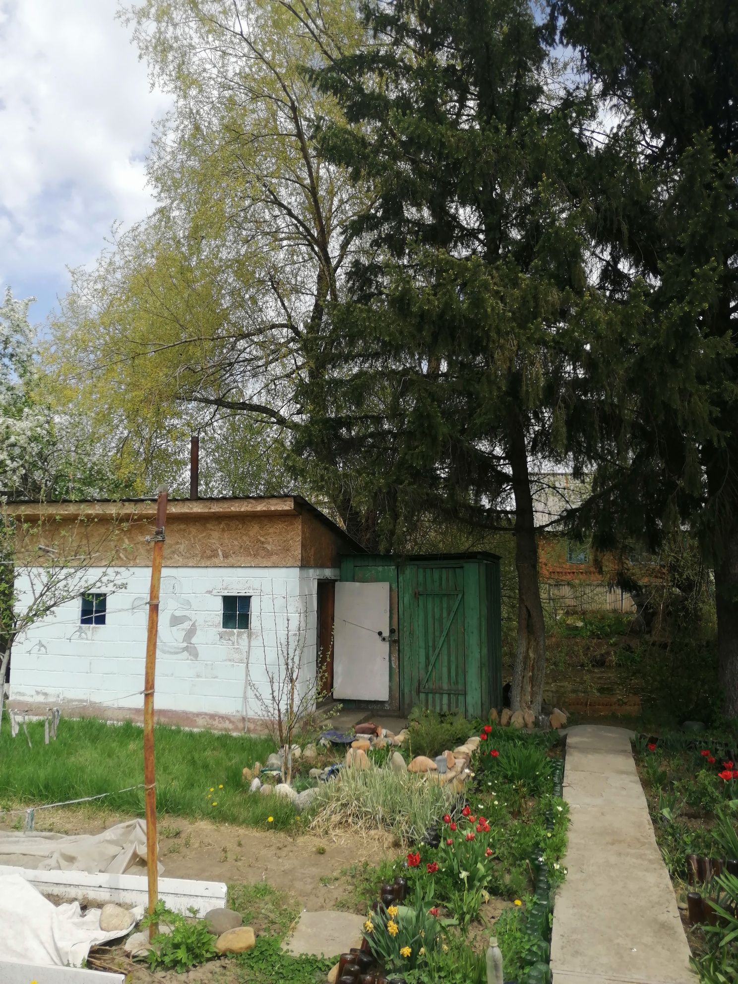 Продам дачу, рядом котлован.