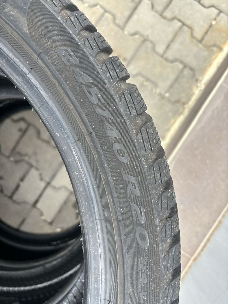 Почти нови зимни гуми Pirelli 245/40/20 и 275/35/20