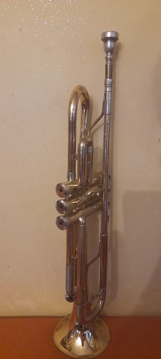 Trompeta model Holton Collegiate, fabricat în Elkhorn, SUA.