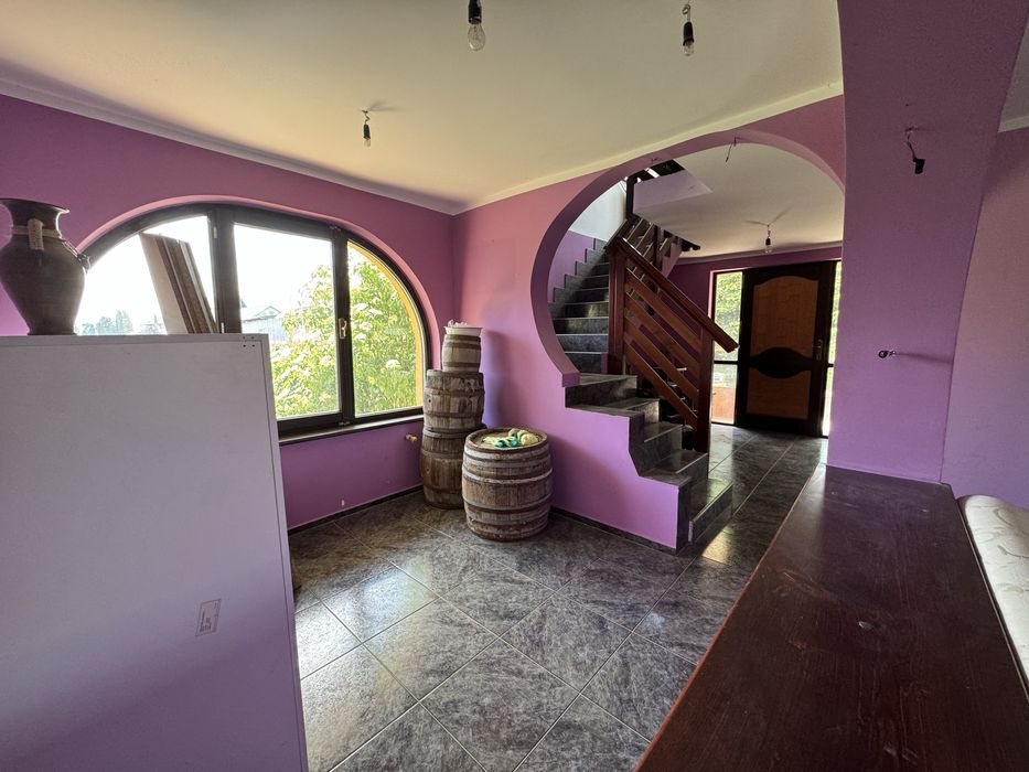 Casa, 330 mp si 1300 mp teren, Plopeni