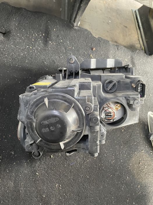 Оригинални фарове за vw тоуран цената е за 1- брой