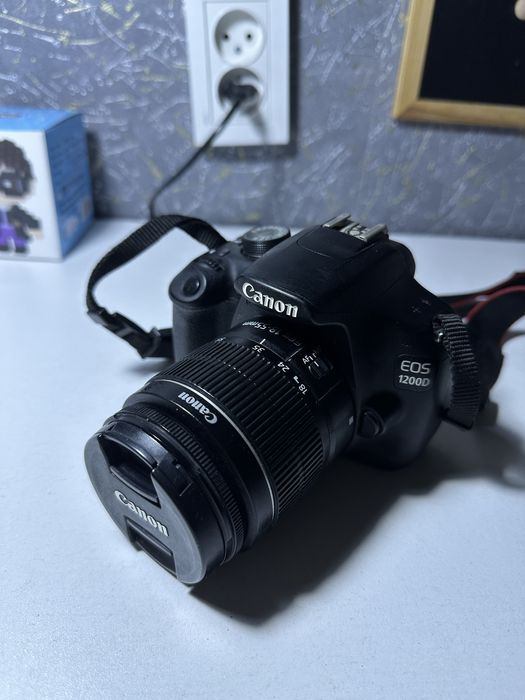 Продам зеркальный фотоаппарат Canon 1200D