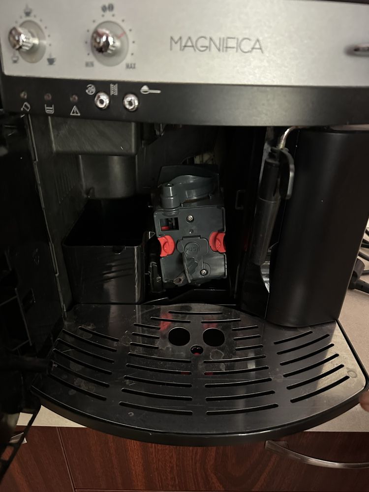 Кафеавтомат Delonghi Magnifica ESAM3000B