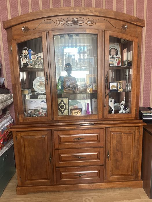 Сервант для гостиной или столовой комнаты