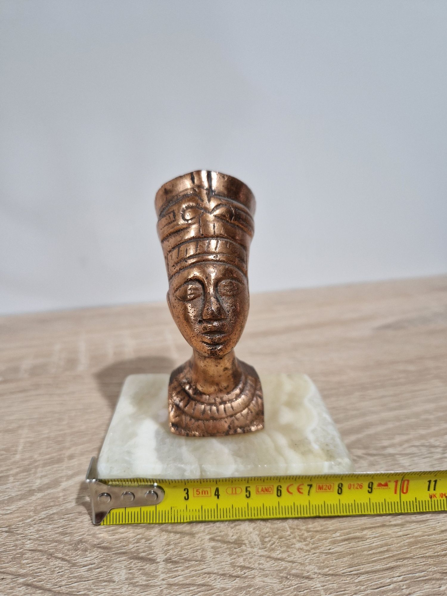 Nefertiti statuetă din bronz