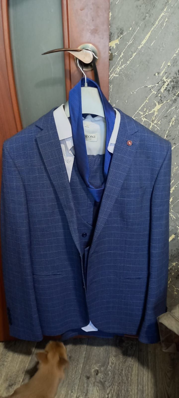 Продам костюм тройка