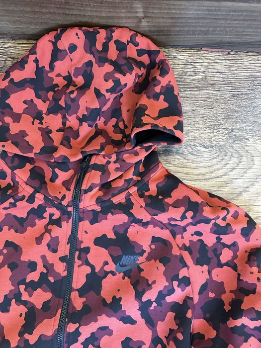 Nike Sportswear Tech Fleece Top Red Camo