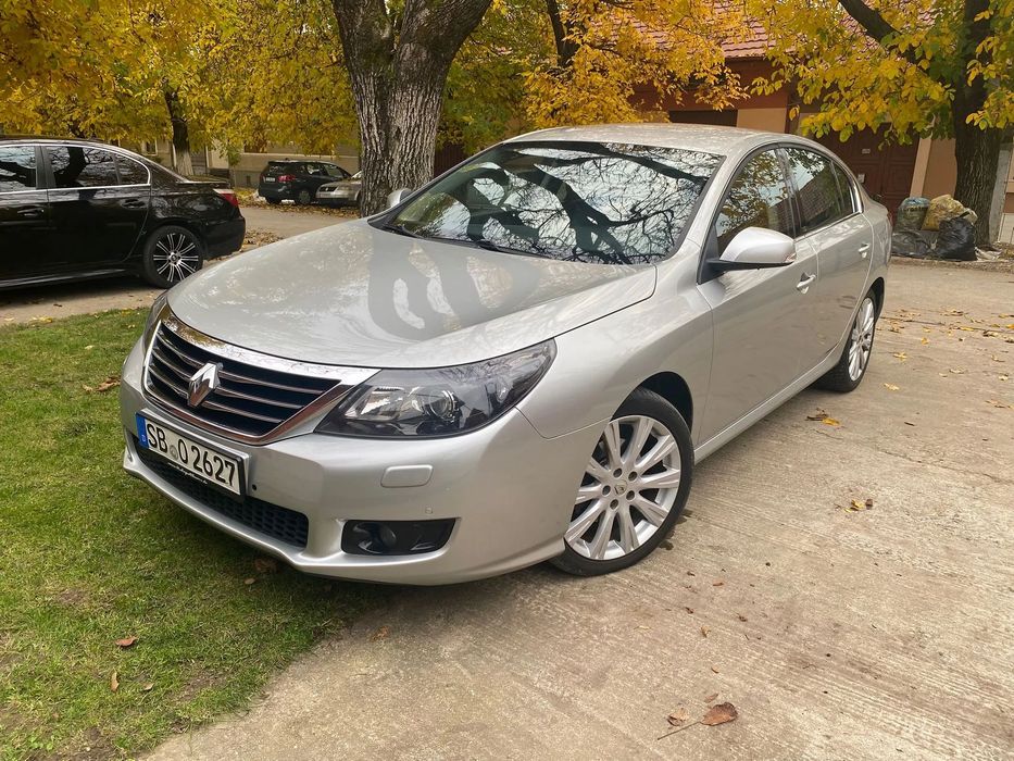 Renault Latitude Top interior exterior