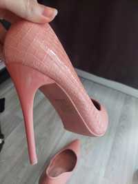 Pantofi stiletto