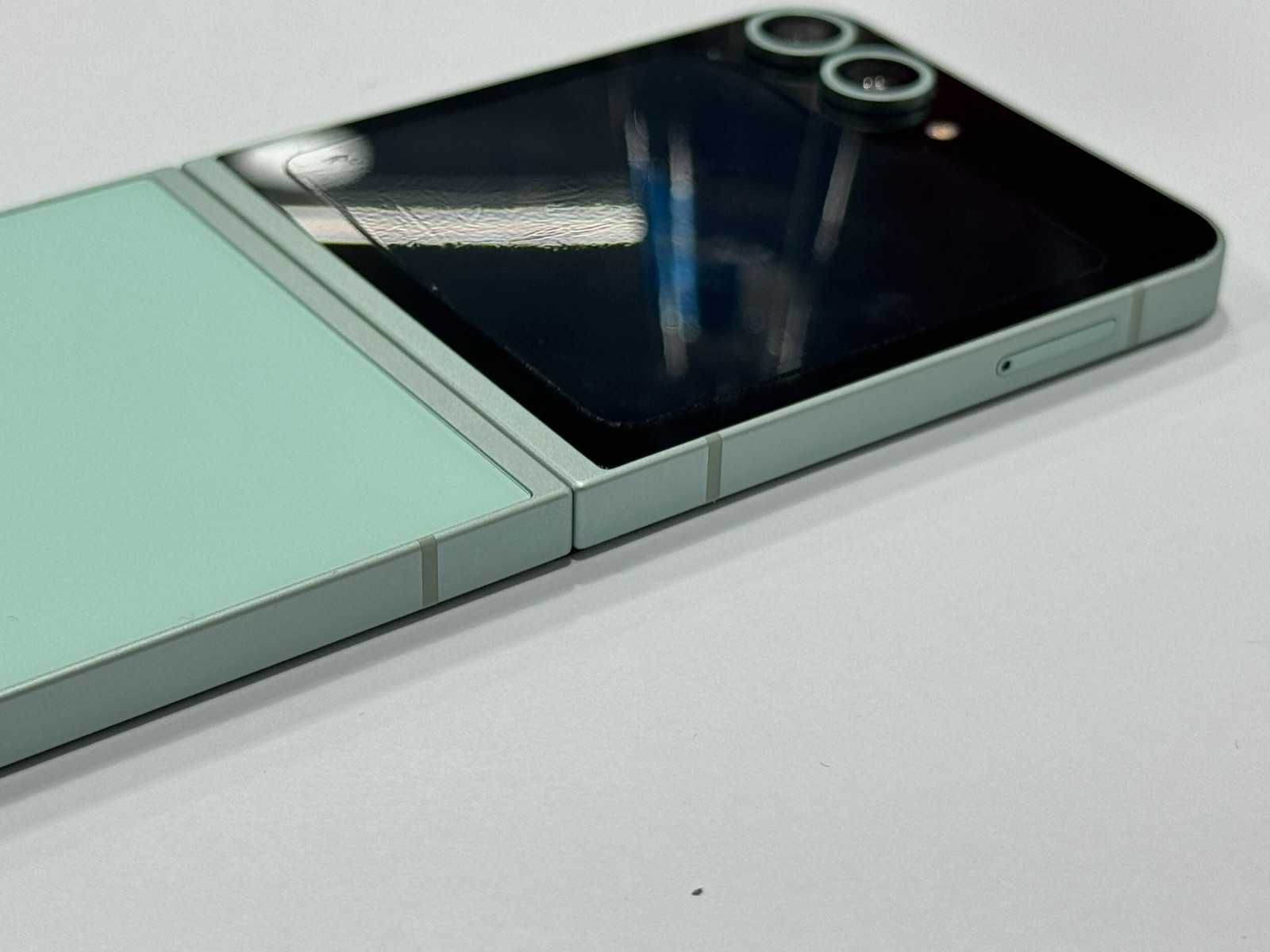 Samsung Galaxy Z Flip6 5G 512GB 12GB RAM