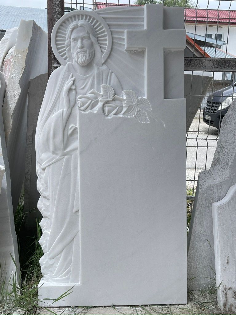 Monumente funerare