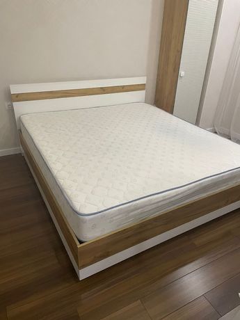 Двухспальный кровать без матраса