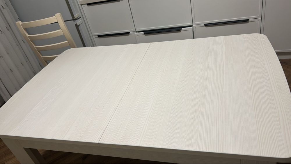 Продается стол и стулья