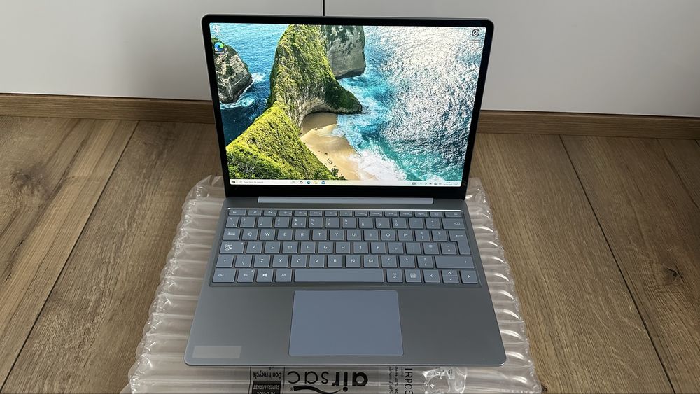 Microsoft Surface Laptop Go Intel i5-1035G1 8GB RAM 120GB SSD Touch