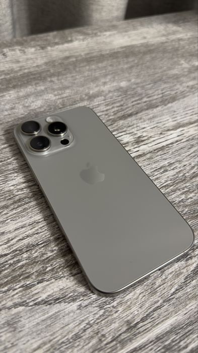 Продам Iphone 16 pro