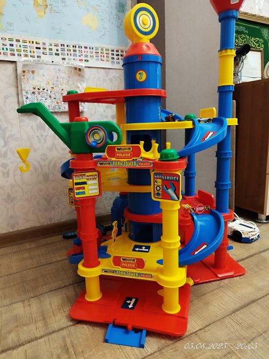Продам игровой набор парковка