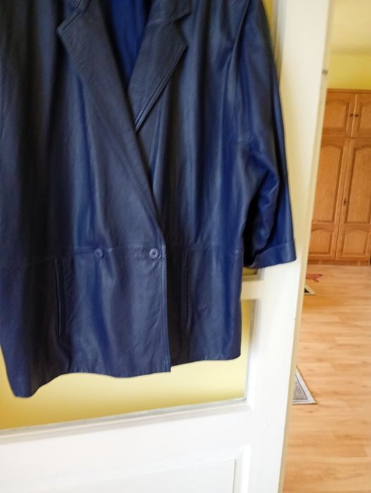 Scurta dama din piele