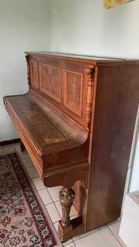 Старо немско пиано с прекрасен тембър