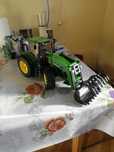 Macheta ansamblu Tractor cu cisterna de stropire "John Deere"