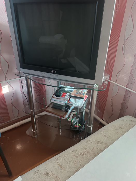 Мягкая мебель, стол