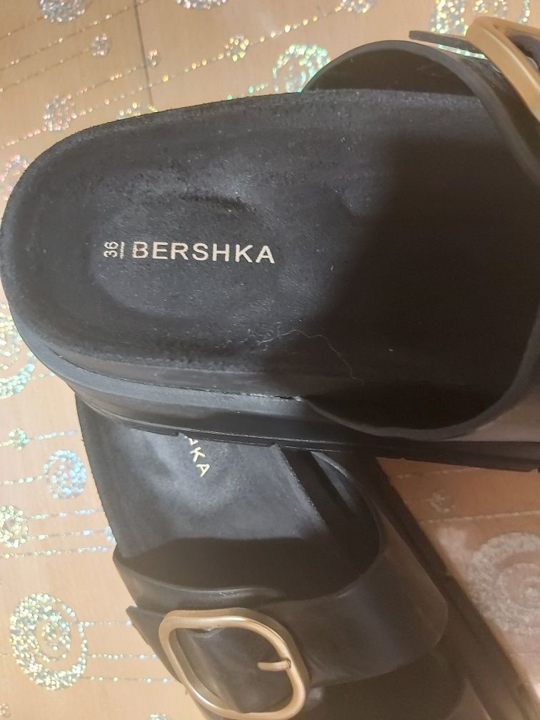 Чехли на Bershka