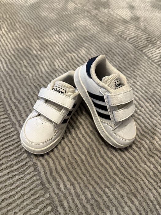 Детски маратонки и боти adidas
