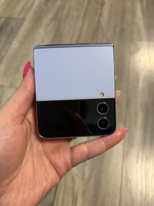 Смартфон Samsung galaxy z flip 4