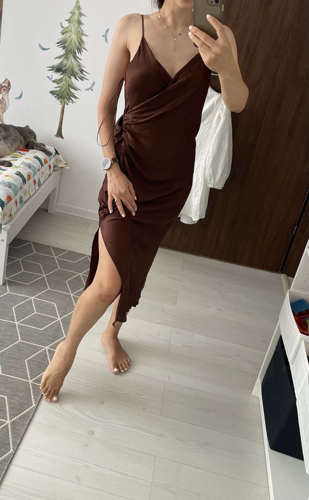 Rochie NOUA midi ZARA mocha mousse maro M satinata cu spatele gol