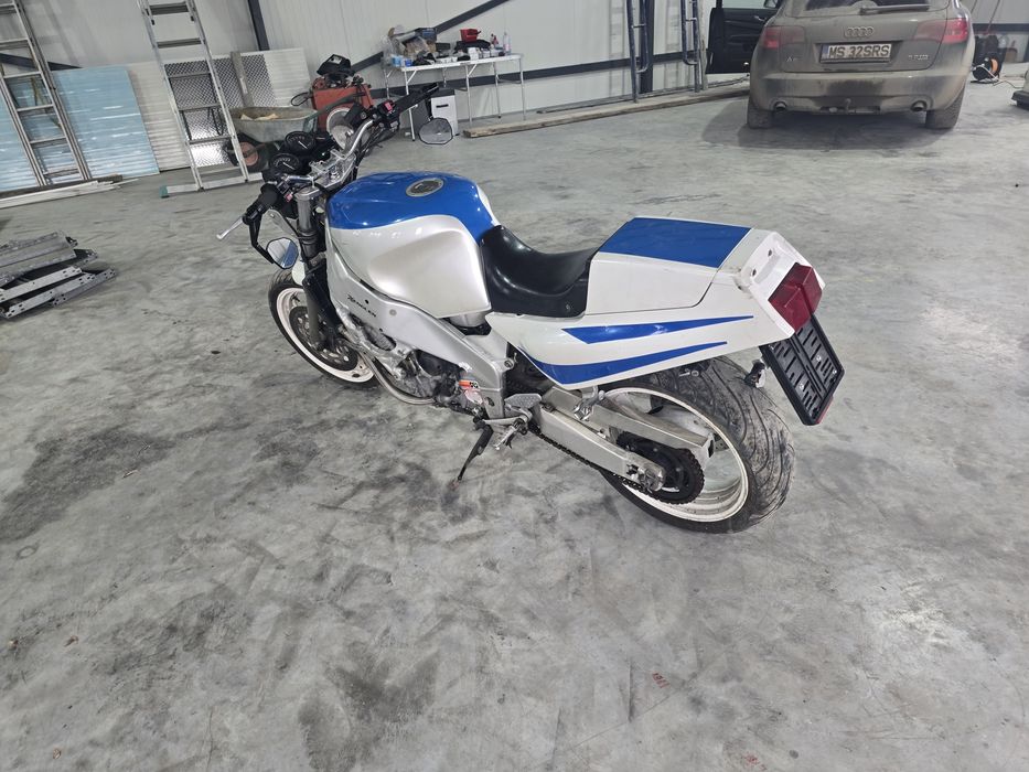 Yamaha  FZR 1000