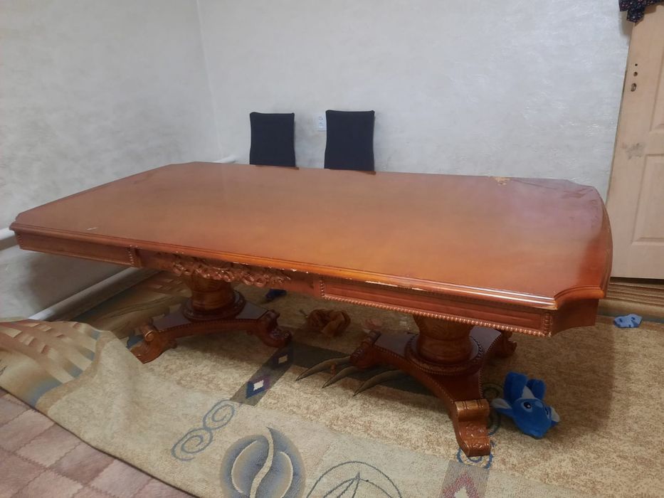 Продаётся восточной стол из чистого дерева