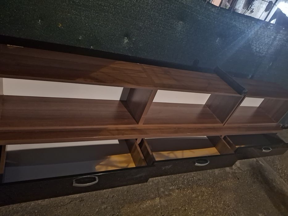 Vad mobila sufragetie cele 3 corpuri de sus se prin în perete