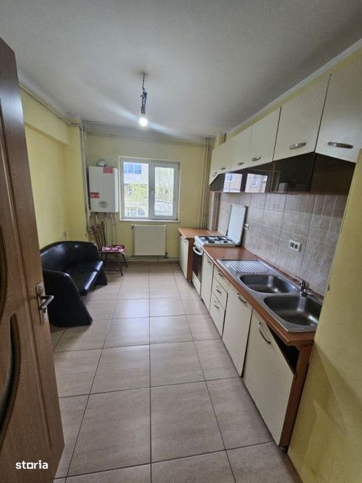 3 camere decomandate de inchiriat