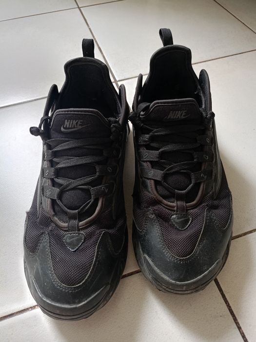 Vând pantofi sport Nike Air,in stare perfecta, foarte puțin purtați.Ma