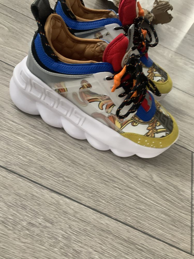 Versace chain reaction