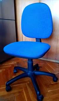 Офис стол в синьо