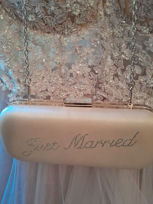 Vând rochiță de mireasa model deosebit M-L