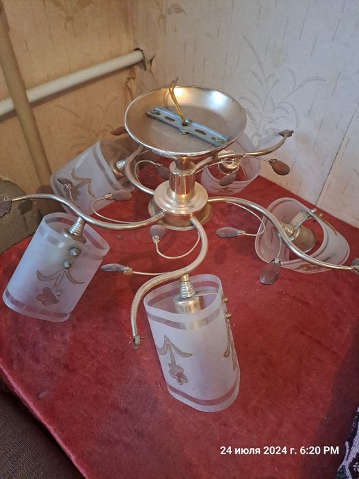 Продам люстры недорого