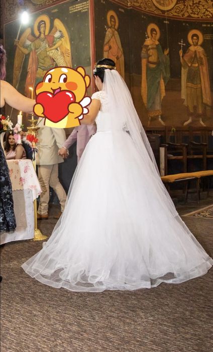 Vand rochie de mireasa cu trena detasabila