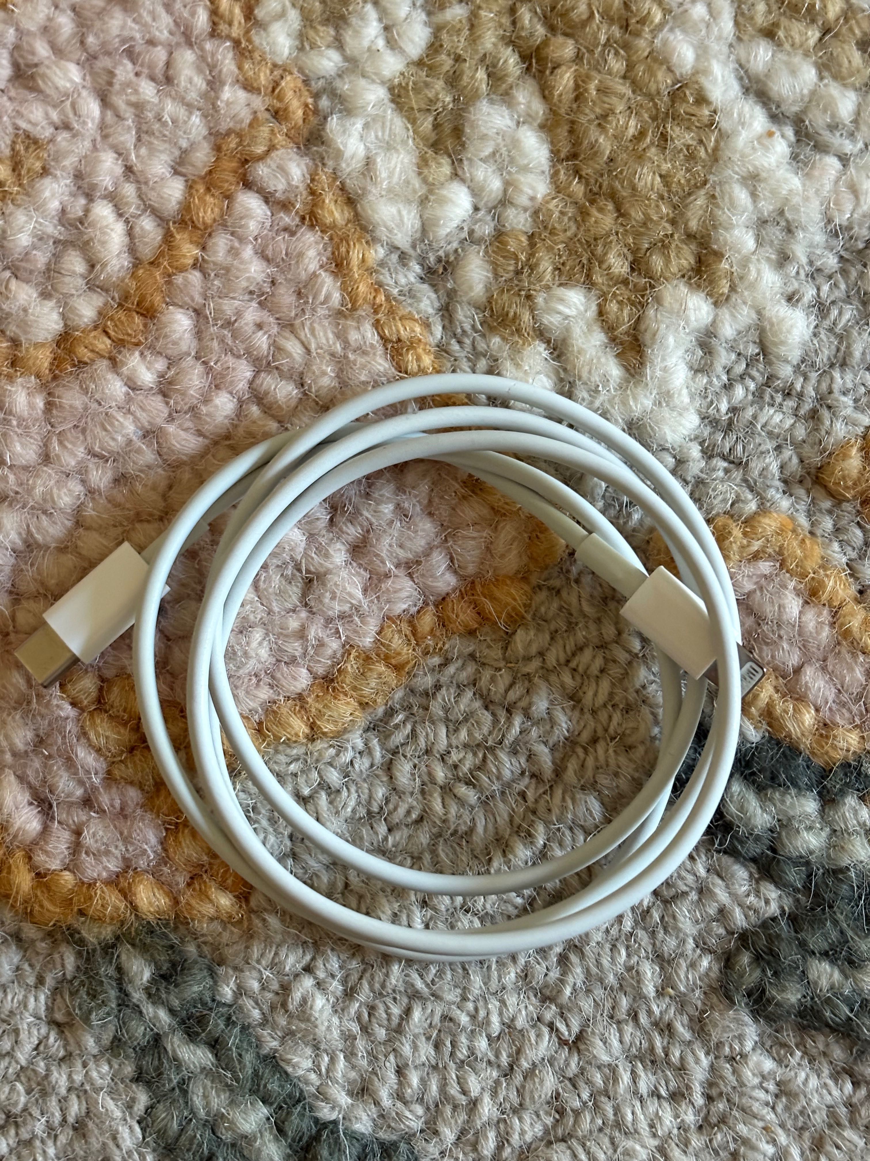 USB C - Lightning кабел за зареждане на айфон