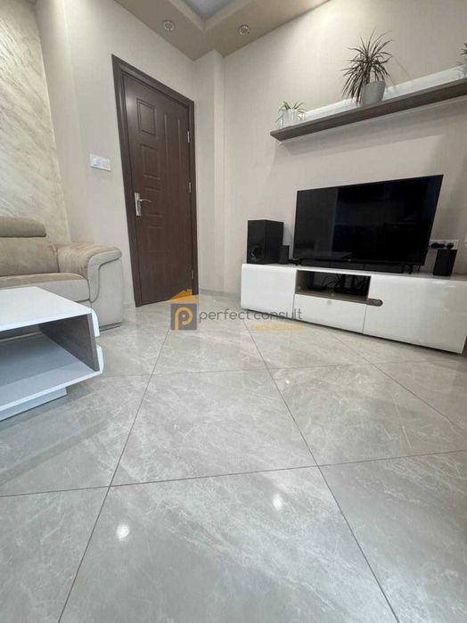 Продава се Тристаен апартамент в Пловдив, Христо Смирненски - 90 кв.м за 2000 €/кв.м - Снимка #5