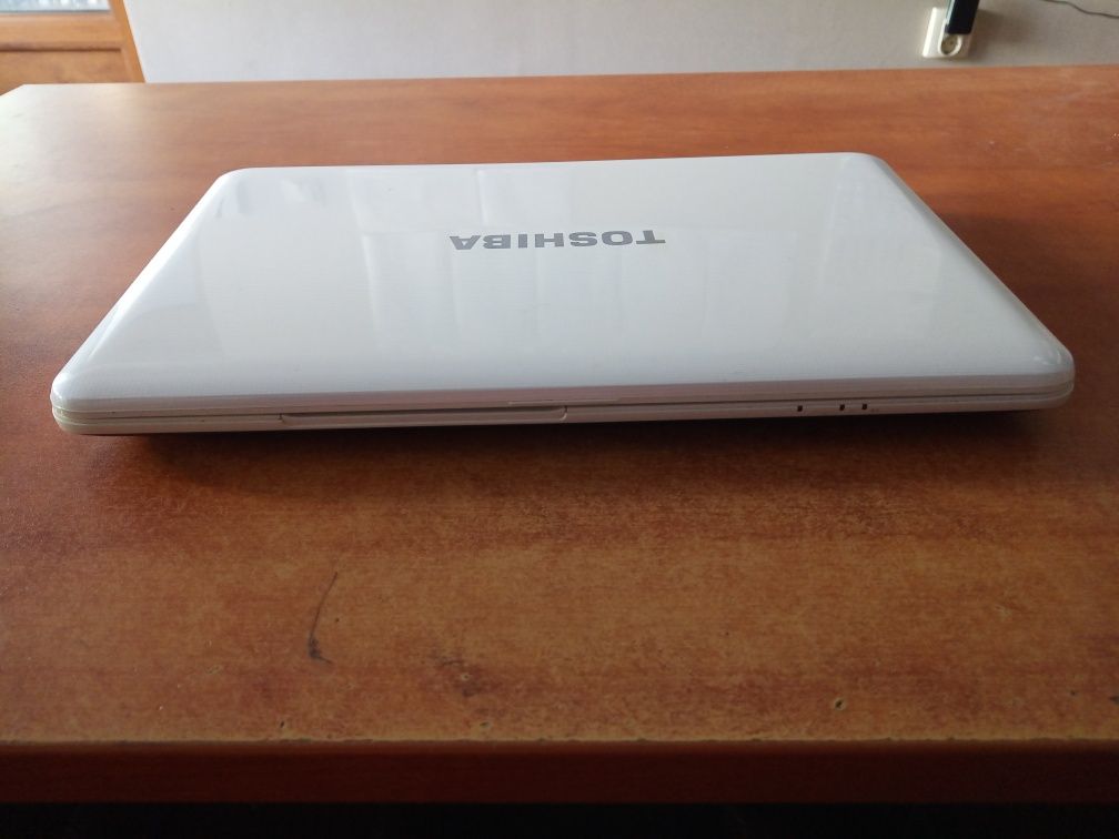 ЛЯТНА ЦЕНА Лаптоп TOSHIBA SATELLITE C855-109 + Подарък Чанта