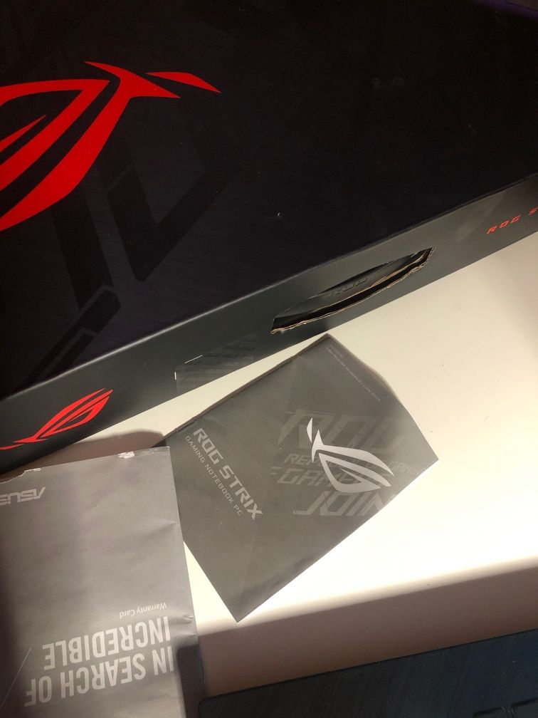 ПЕРФЕКТЕН лаптоп Asus rog strix 17