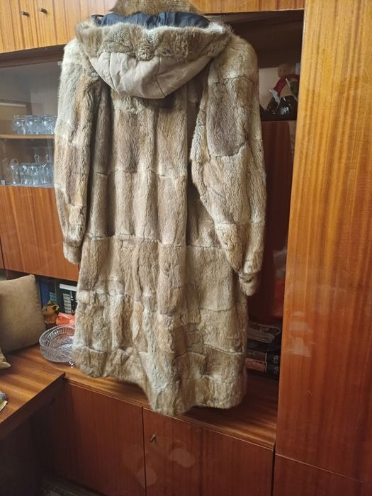 Продавам кожено палто